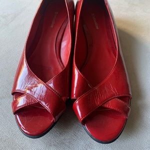 Never worn open toe red flats size 11 NATURALIZER